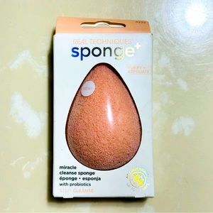 REAL TECHNIQUES • Miracle Cleanse Sponge+